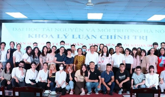 Đại học TN&MT Hà Nội trang bị kiến thức khởi nghiệp cho sinh viên ngành Luật 