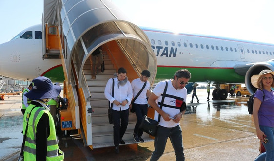 Khánh Hòa đón đoàn khách du lịch đầu tiên bay thẳng từ Uzbekistan