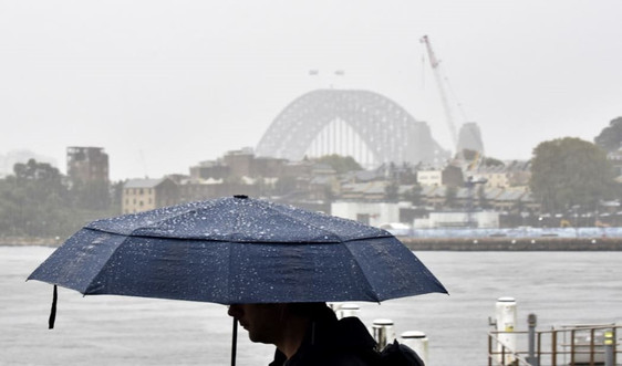 Australia sơ tán hàng ngàn cư dân do mưa lớn đe doạ gây lũ lụt
