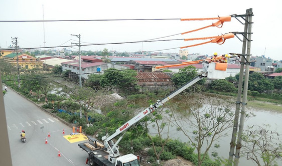 PC Hưng Yên: Thi công sửa chữa hotline, nâng cao độ tin cậy cung cấp điện trong những đợt cao điểm nắng nóng