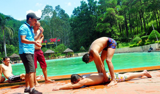 Quảng Ninh: Tổ chức 13 lớp tập huấn về bơi an toàn, phòng chống đuối nước 
