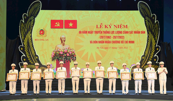 Công an Thừa Thiên - Huế vinh dự đón nhận Huân chương Bảo vệ Tổ quốc hạng Nhì