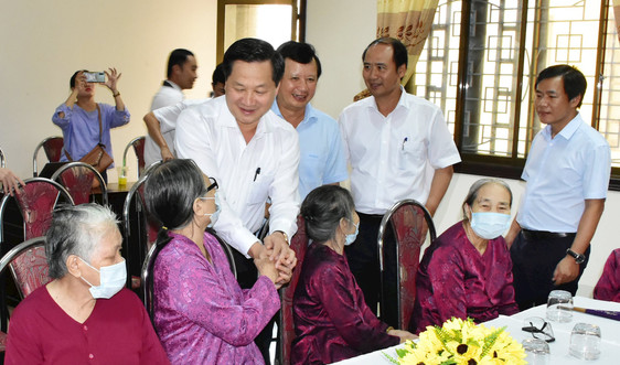 Phó Thủ tướng Lê Minh Khái thăm người có công, gia đình chính sách tại Thừa Thiên - Huế