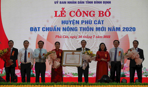 Bình Định: Công bố huyện Phù Cát đạt chuẩn nông thôn mới