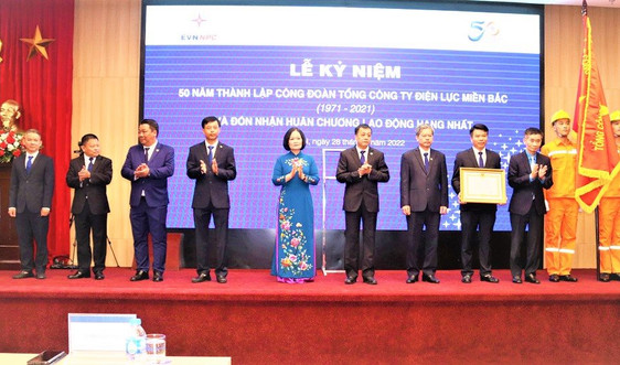 Công đoàn Tổng công ty Điện lực miền Bắc đón nhận Huân chương Lao động hạng Nhất