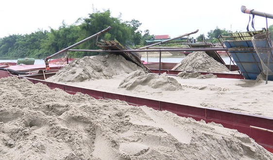 Quảng Bình: Truy thu gần 1 tỷ đồng từ hoạt động khai thác cát trái phép 

