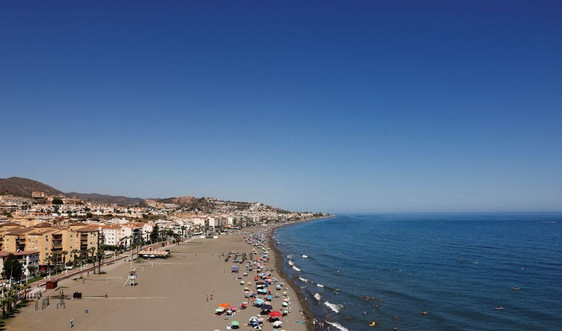 Nhiệt độ ở Biển Địa Trung Hải tăng cao do nắng nóng gay gắt