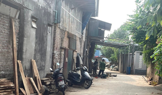 Hà Nội: Tháo dỡ toàn bộ ống hút bụi gây ô nhiễm của các xưởng mộc ở Liên Hồng