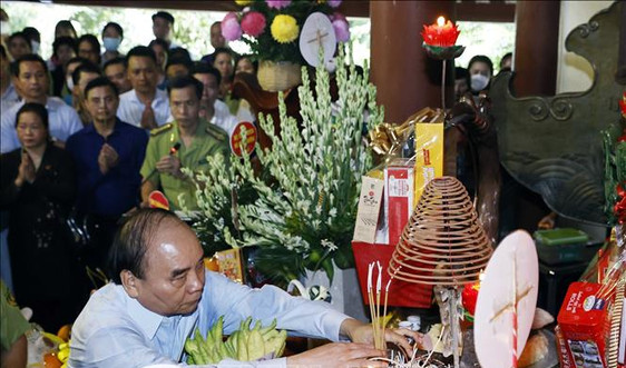 Chủ tịch nước dâng hương kỷ niệm 53 năm ngày mất của Chủ tịch Hồ Chí Minh