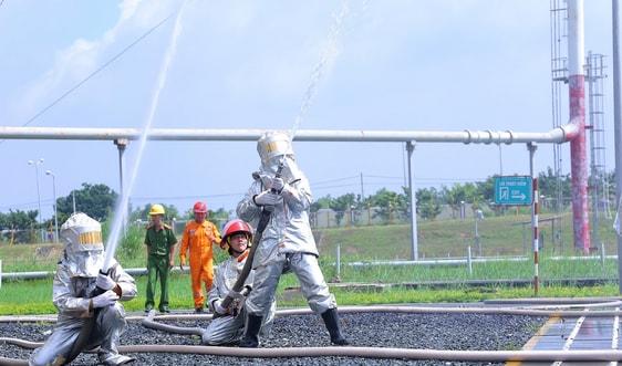 Công ty Chế biến Khí Vũng Tàu tổ chức thực tập phương án chữa cháy, cứu nạn cứu hộ và ứng phó sự cố tràn dầu