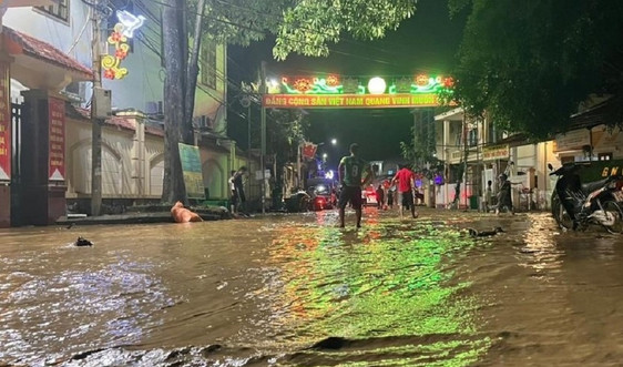 Nghệ An: Mưa lớn tạo ra lũ ống gây thiệt hại nặng ở huyện biên giới Kỳ Sơn