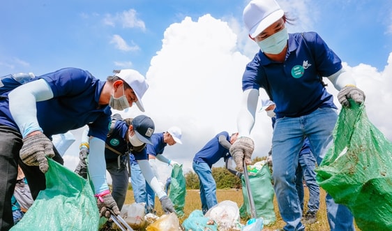Nestlé Việt Nam tham gia làm sạch bãi biển góp phần giảm thiểu rác thải đại dương