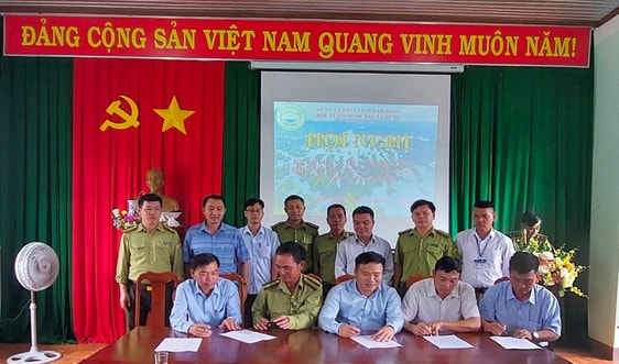 Vườn Quốc gia Tà Đùng tổ chức ký kết quy chế phối hợp công tác bảo vệ rừng