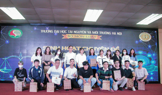 Đại học TN&MT Hà Nội thúc đẩy nghiên cứu khoa học của sinh viên ngành Luật