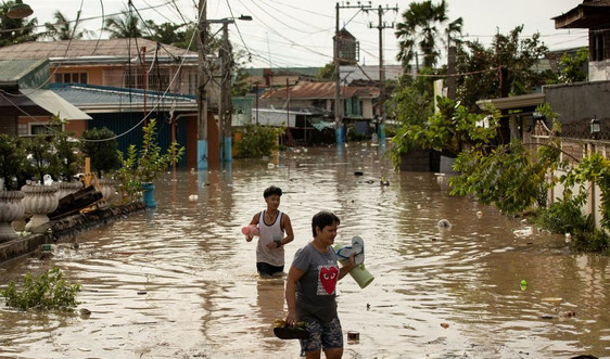 Philippines gấp rút cứu trợ hàng nghìn người sơ tán do bão Noru
