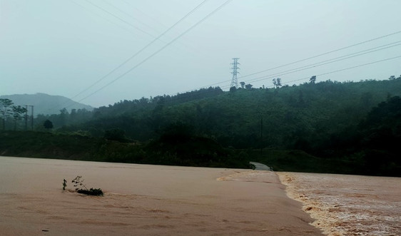 Quảng Trị: Một số khu vực tại huyện miên núi tạm thời bị chia cắt do mưa lớn, nước dâng cao
