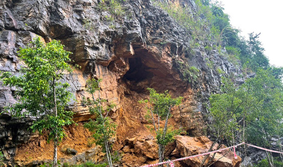 Ninh Bình: Khẩn cấp xử lý sạt lở núi tại đường vào khu du lịch sinh thái Thung Nham