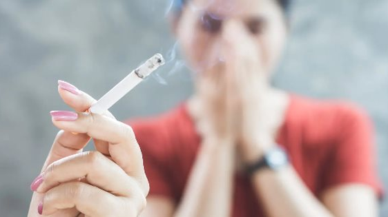 Lo ngại chất lượng nòi giống do tỉ lệ hút thuốc lá ở nữ gia tăng