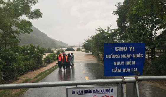 Quảng Trị: Mưa lớn gây chia cắt nhiều nơi tại các huyện miền núi, lũ trên các sông đang lên