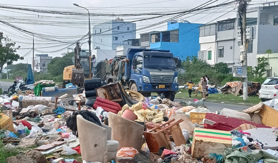 Đà Nẵng: Quá tải rác thải đô thị sau bão số 5