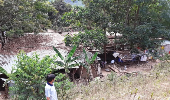 Bà con Cơ Tu chờ đất tái định cư