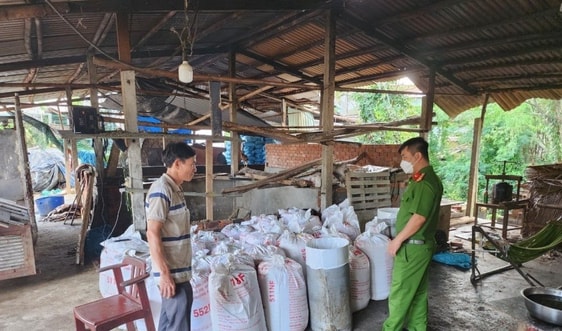 Quảng Nam: Phát hiện, thu giữ hơn 1,8 tấn mỡ động vật không rõ nguồn gốc