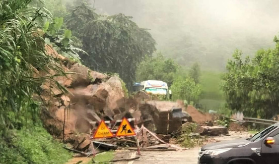 Mưa lớn gây thiệt hại nghiêm trọng tại các tỉnh miền Trung