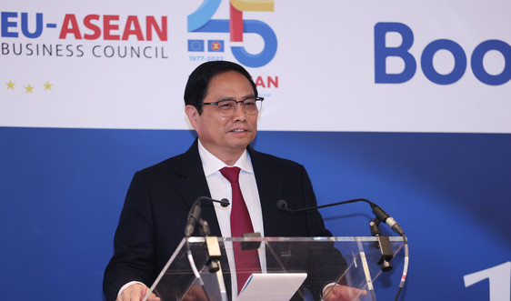 Thủ tướng Phạm Minh Chính bắt đầu các hoạt động tại Hội nghị Cấp cao ASEAN - EU