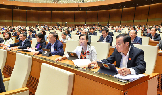 Quốc hội thông qua Nghị quyết về tiếp tục thực hiện một số chính sách trong phòng, chống dịch