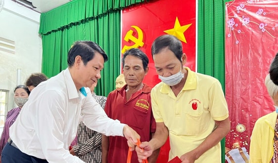 Kienlongbank trao tặng gần 8.000 phần quà Tết cho bà con có hoàn cảnh khó khăn dịp Tết Quý Mão 2023