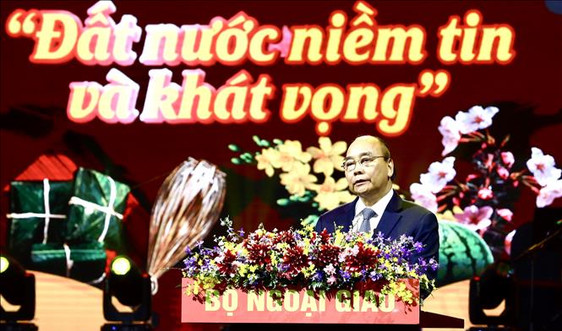 Chủ tịch nước Nguyễn Xuân Phúc dự chương trình nghệ thuật 'Xuân Quê hương 2023'