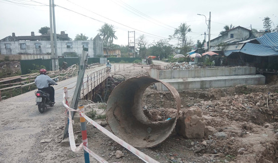 Thừa Thiên – Huế: Hàng loạt gói thầu thuộc dự án các đô thị xanh thi công “rùa bò”