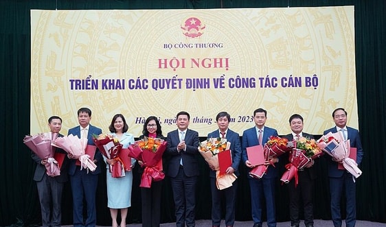 Bộ Công Thương trao quyết định điều động, bổ nhiệm 6 cán bộ lãnh đạo cấp trưởng 