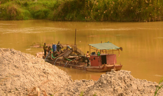 Lâm Đồng: Chỉ đạo xử lý dứt điểm hoạt động khai thác cát trái phép dọc sông Đa Dâng