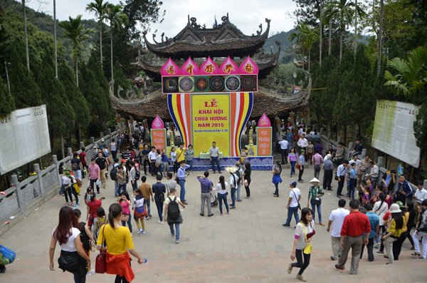 Lễ hội chùa Hương 2015: BTC quyết liệt, du khách nâng cao ý thức BVMT