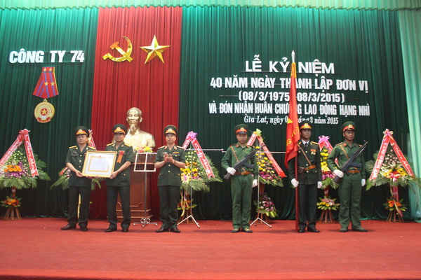 Công ty 74 (Binh đoàn 15) đón nhận Huân chương Lao động hạng Nhì