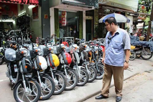 Bộ Tài chính đề xuất thu lệ phí trước bạ đối với xe máy điện từ 1/7/2015