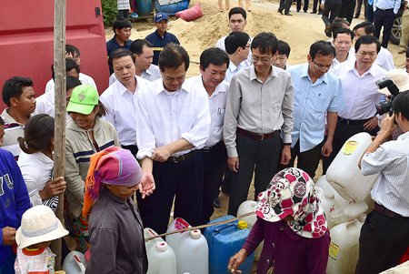 Thủ tướng Nguyễn Tấn Dũng: Không để bà con vùng hạn bị khát, bị đói