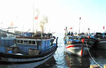 Phú Yên: 8 ngư dân được vay gần 18 tỷ đồng đóng mới, cải hoán tàu cá