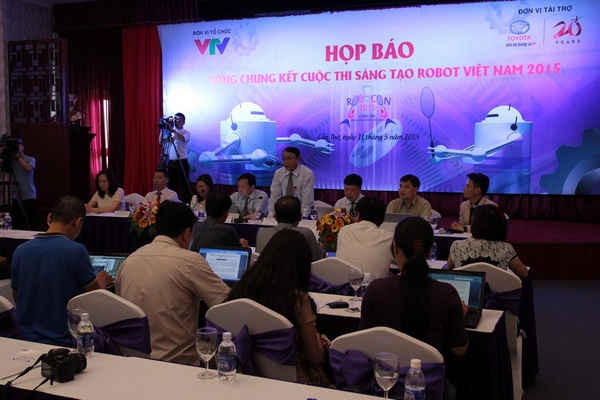 32 đội tham gia vòng chung kết cuộc thi sáng tạo Robot Việt Nam năm 2015