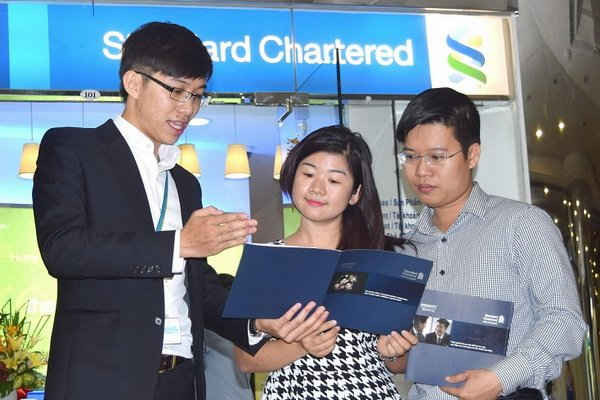 Standard Chartered Việt Nam 3 năm liền là "Tập thể lao động xuất sắc"