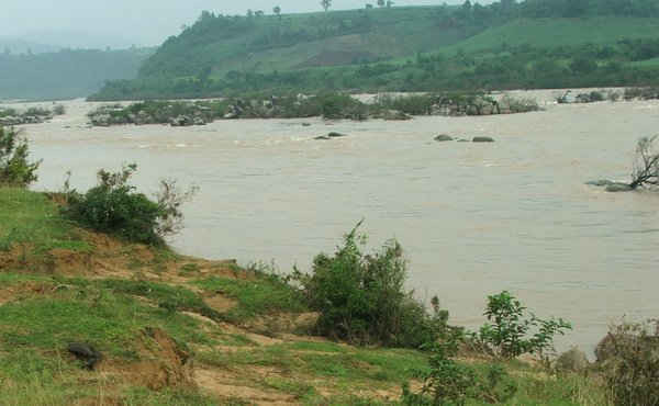 Phú Yên: Bốn học sinh lội qua sông, hai em chết đuối