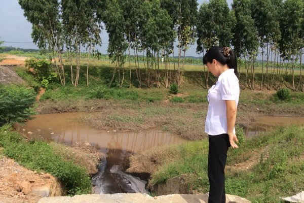 Nước thải Cty CP Bia Sài Gòn - Phú Thọ xả ra sông Hồng có màu không bình thường