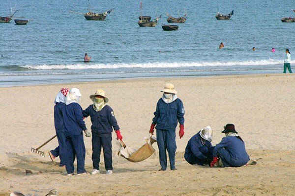 Đà Nẵng thí điểm xử phạt hành vi xả rác trên bãi biển du lịch