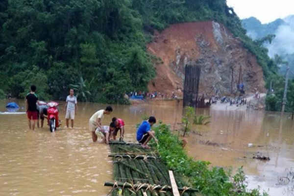 Mưa lớn kéo dài nhiều xã ở huyện miền núi Quan Hóa bị cô lập