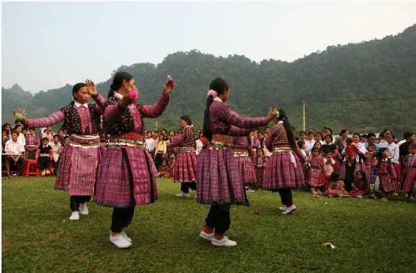 Mộc Châu chuẩn bị tổ chức Ngày hội văn hóa các dân tộc năm 2015