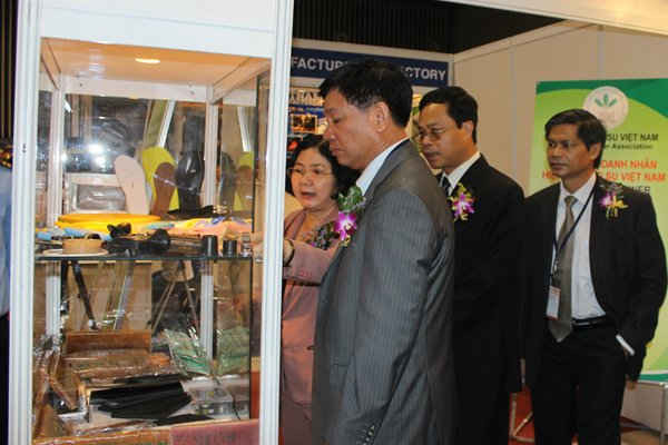 10 nước tham gia triển lãm máy, thiết bị ngành nhựa và cao su Việt Nam 2015