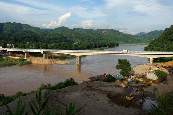 Đưa cây cầu trên thượng nguồn sông Hồng chịu được động đất cấp 7 vào sử dụng