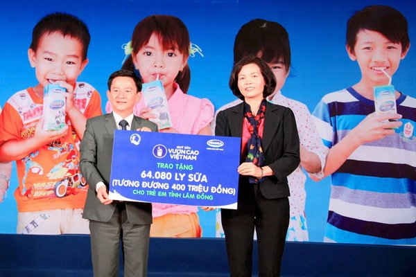 Vinamilk và Quỹ sữa Vươn cao Việt Nam đến với trẻ em Lâm Đồng