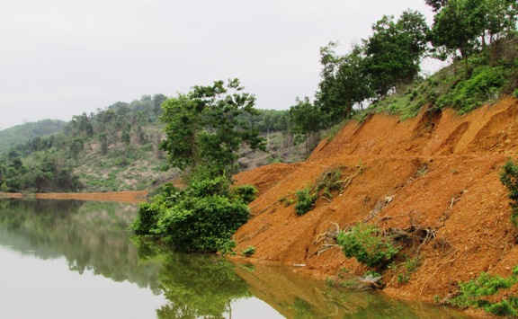 Xử lý nghiêm đối tượng phá rừng đầu nguồn Khe Đá